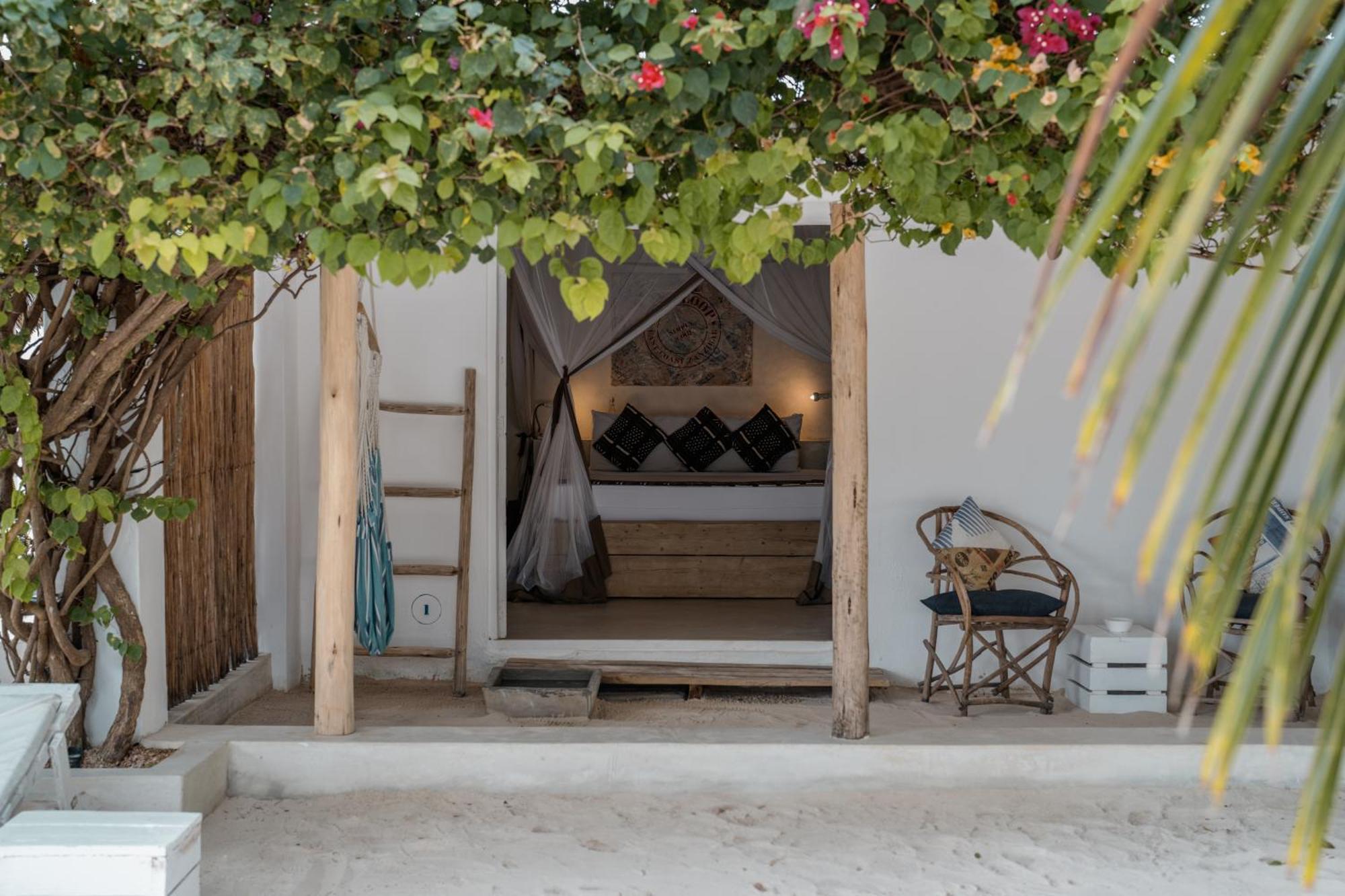 גאמביאני The Loop Beach Resort (Adults Only) מראה חיצוני תמונה