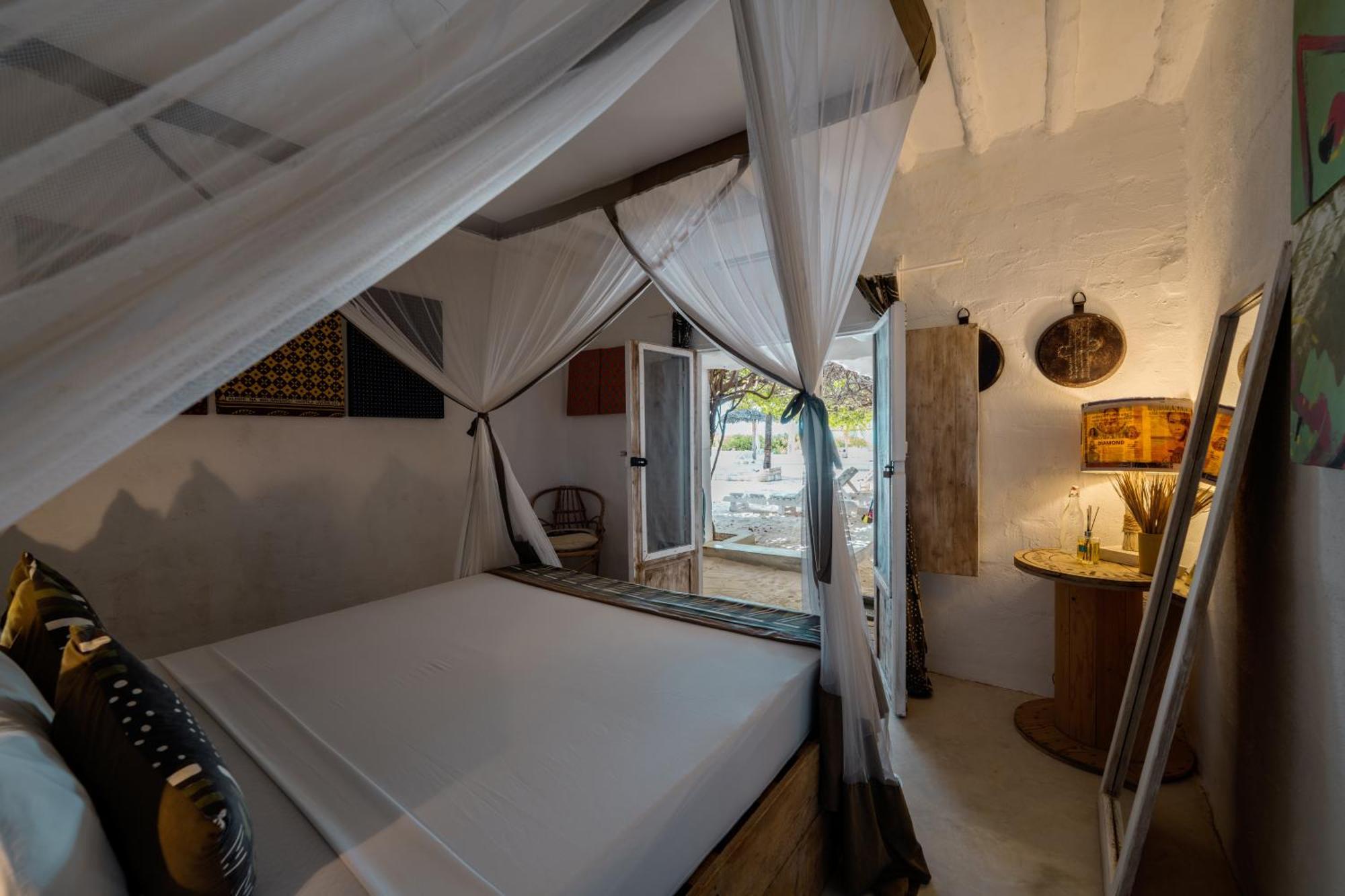 גאמביאני The Loop Beach Resort (Adults Only) מראה חיצוני תמונה