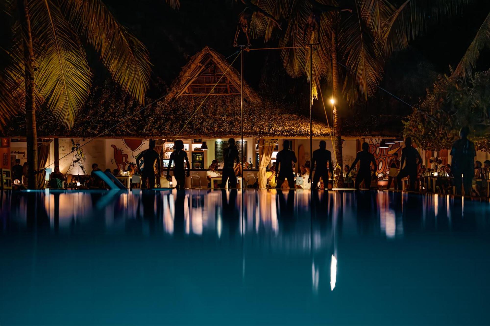 גאמביאני The Loop Beach Resort (Adults Only) מראה חיצוני תמונה